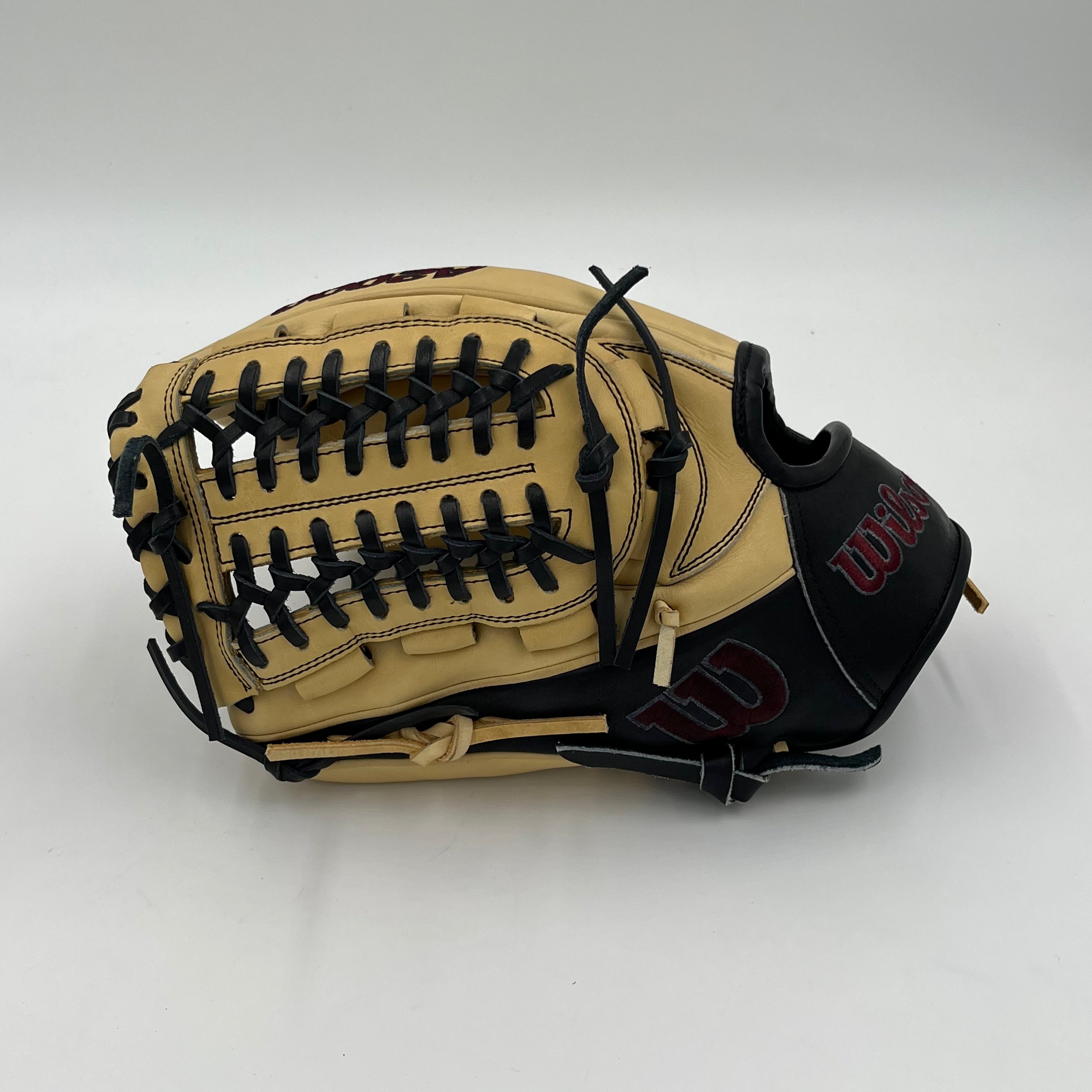 Wilson A2000 D33 11.75 Pitchers Infield Baseball Glove