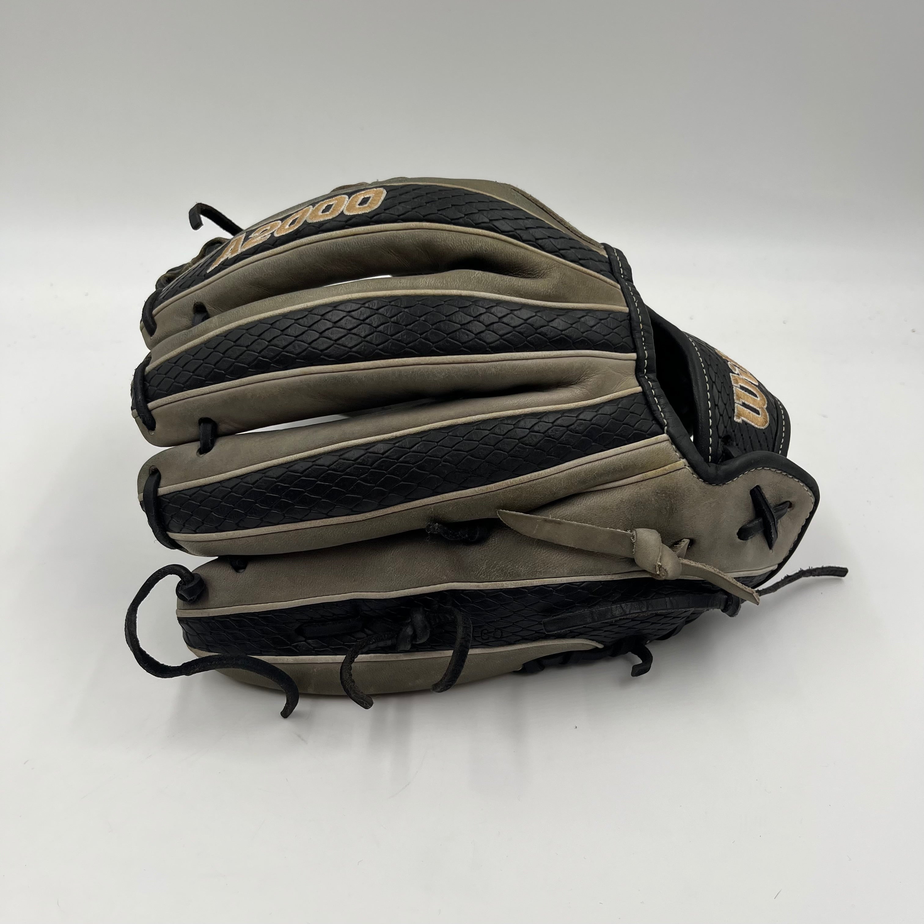 Wilson A2000 H12 12” Fastpitch Softball Glove