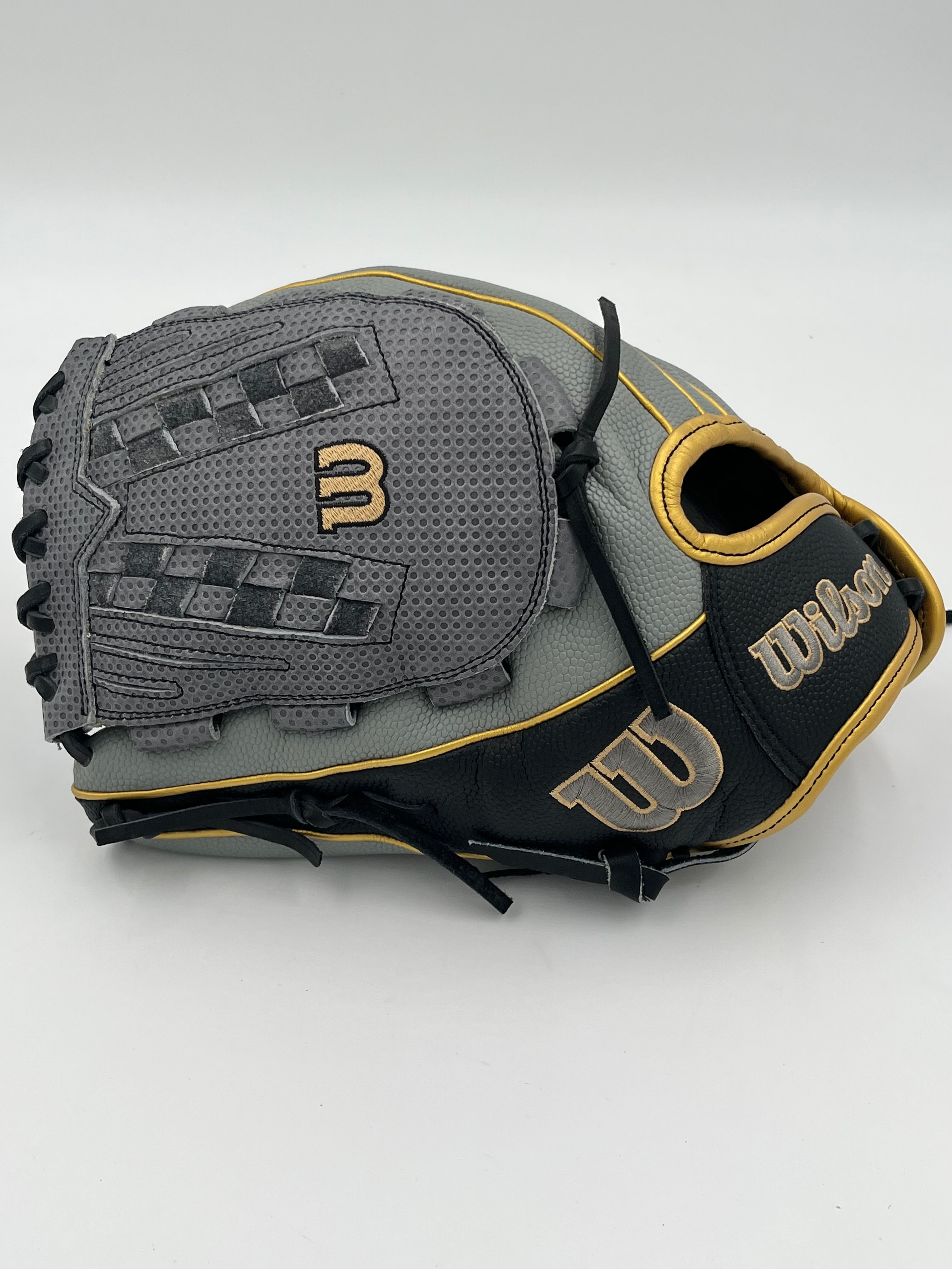 Wilson A2000 V125 Lefty 12.5 Pitchers Outfield Softball Glove